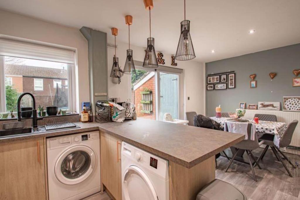 Cozy & Modern Medics Contractors Holiday home *