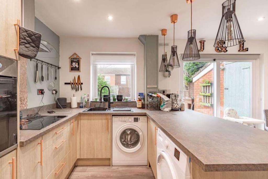 Cozy & Modern Medics Contractors Birmingham